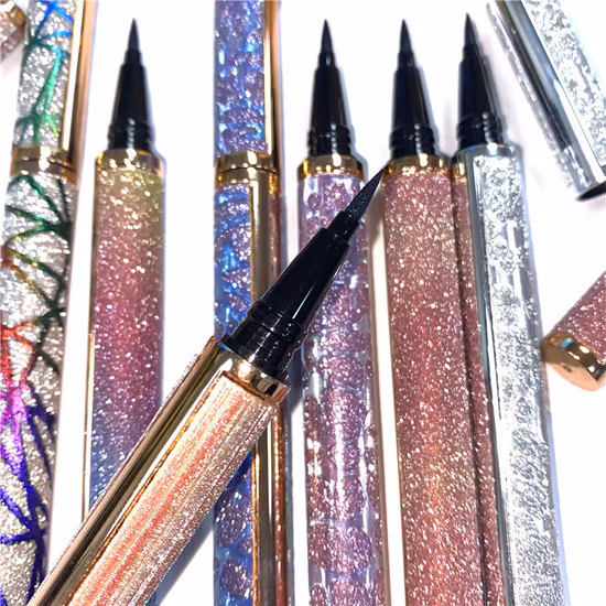 Neuer trendiger Eyeliner-Stift, selbstklebender Eyeliner, flüssiger Eyeliner